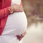 آیا روزه گرفتن جهت مادران باردار و جنین ضرر دارد؟