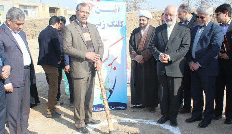 آئین کلنگ زنی مدرسه برکت در زمین اهدا شده از سوی خیرین در منطقه رهنان اصفهان